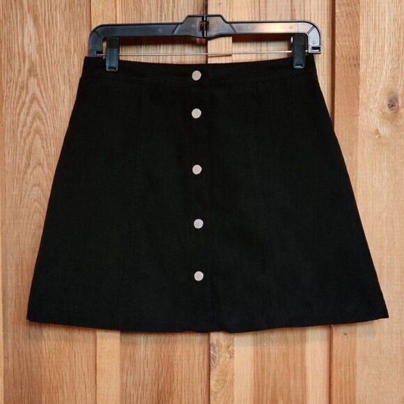 Divided by H & M Faux Suede A-line Mini Skirt, Size 6, Black with Silver Snaps - Picture 1 of 8